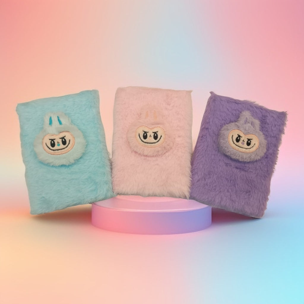 Cadernito con personajes labubu arcoiris capibara peluche