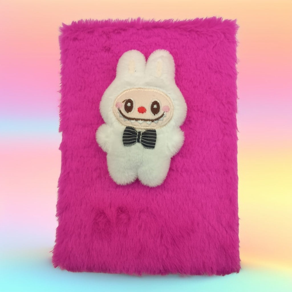 Cuaderno con personajes y peluche