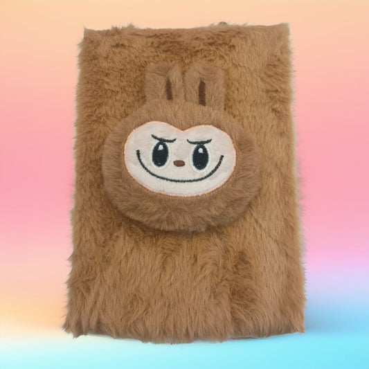 Cuaderno con personajes y peluche