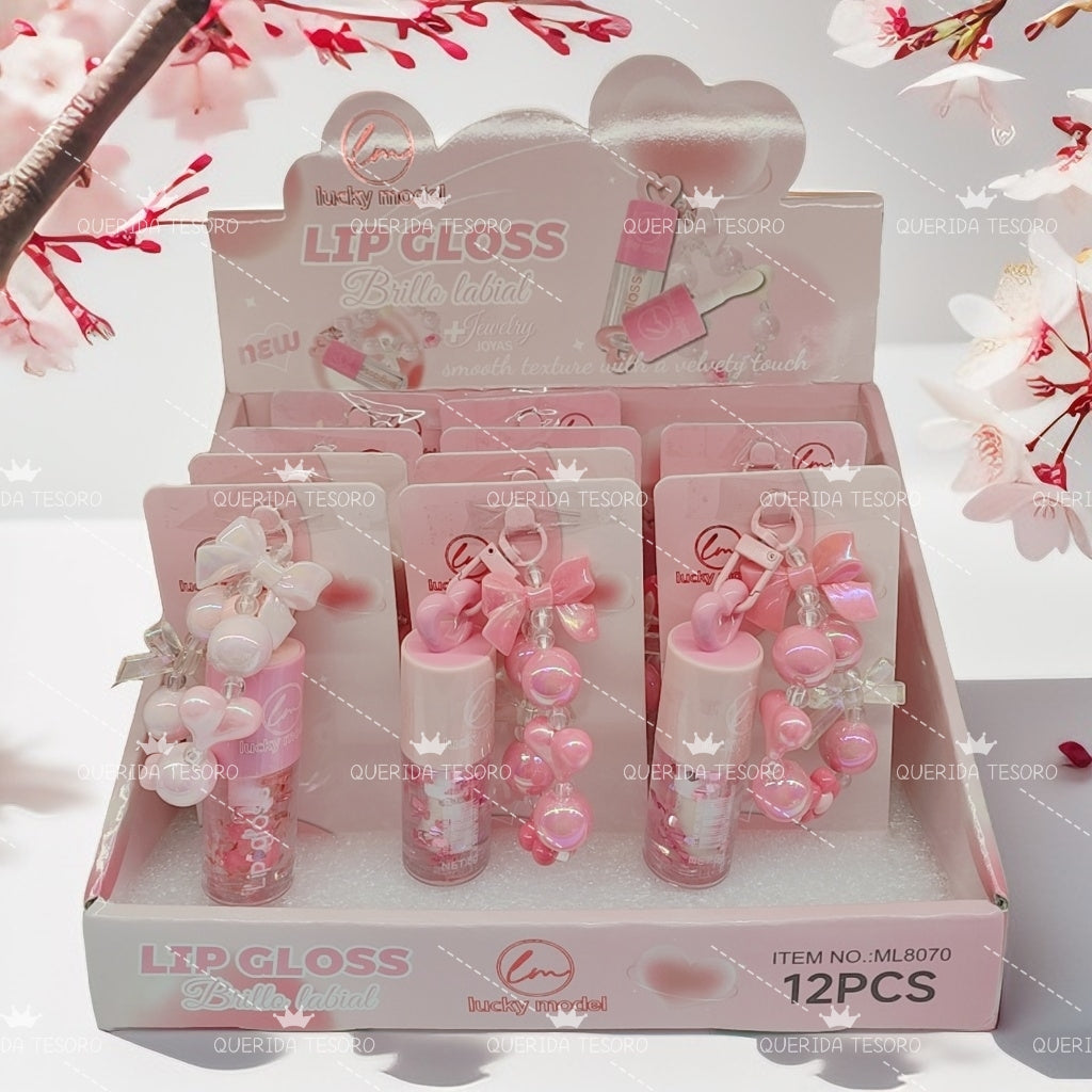 Lucky Model lip gloss and bracelet