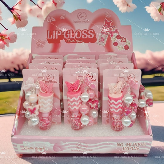 Lucy Model lip gloss and bracelet